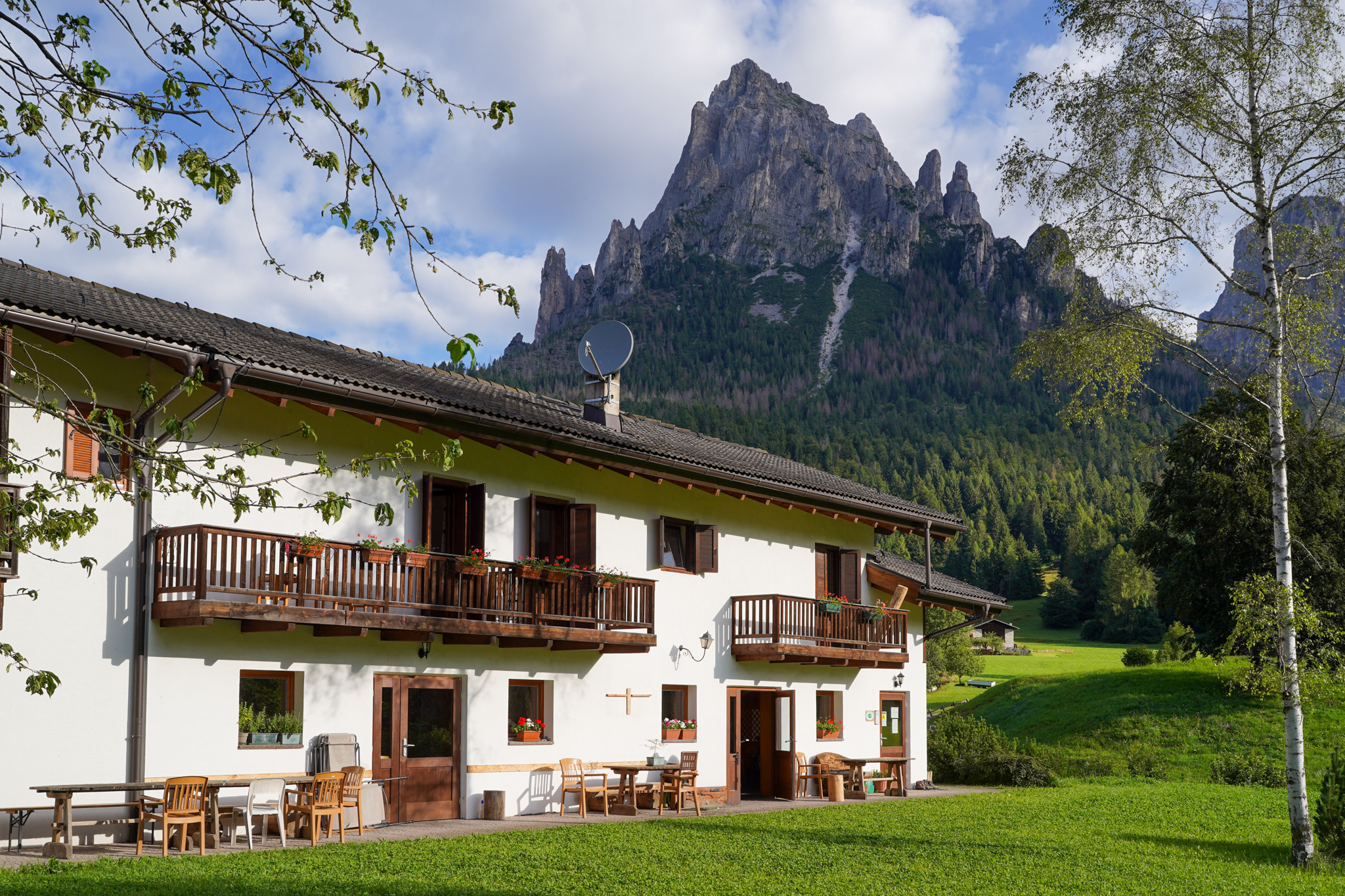 Locanda Val Canali nei prati Piereni della Val Canali