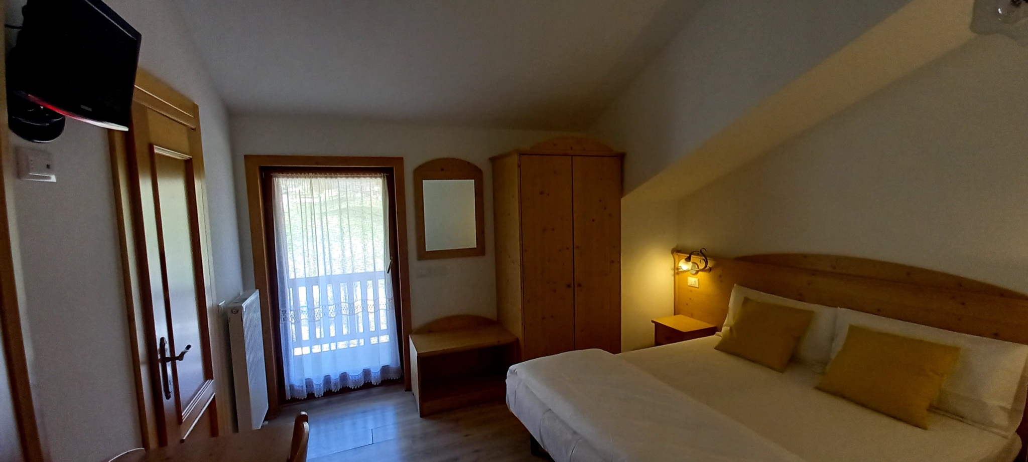Camera e alloggio della Locanda Val Canali